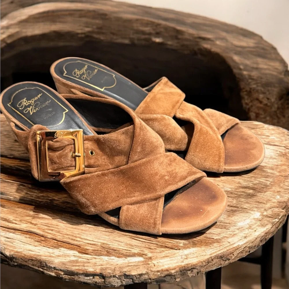 Roger Vivier Tan Velvet Sandals with Gold Buckle made in Italy size 36